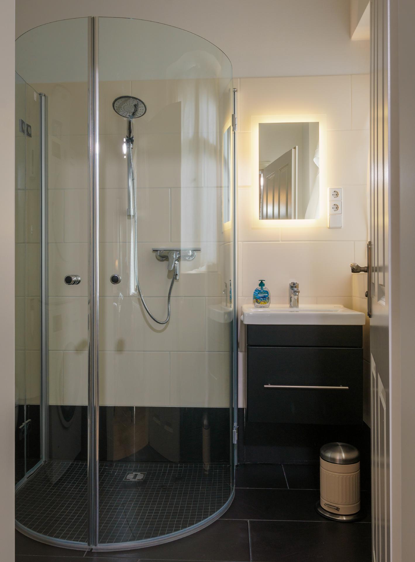 Gartenwohnung Badezimmer